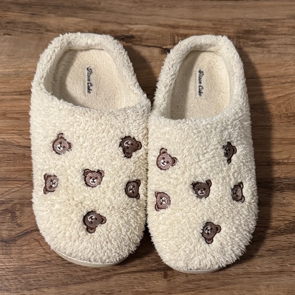 Cozy Cream Bear Kids Slippers - Picture 2 of 2